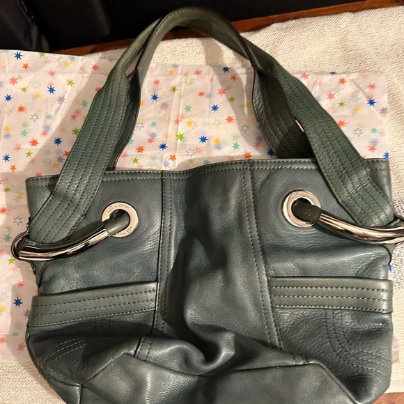 B. Makowsky Green Leather bag with Leopard Print Interior - Picture 1 of 9